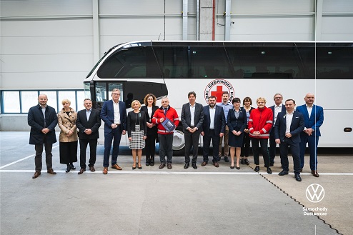 #NAPOMOCUKRAINIE:Volkswagen Poznań i Man Truck & Bus Polska przekazują Polskiemu CZerwonemu Krzyżowi autobus Neoplan cityliner do przewozu uchodźcówZU UCHODŹCÓW