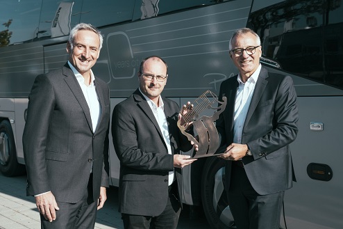 Podbił rynek już 50 lat temu, a teraz zwycięża jako "Coach of the year" - To Neoplan Cityliner!